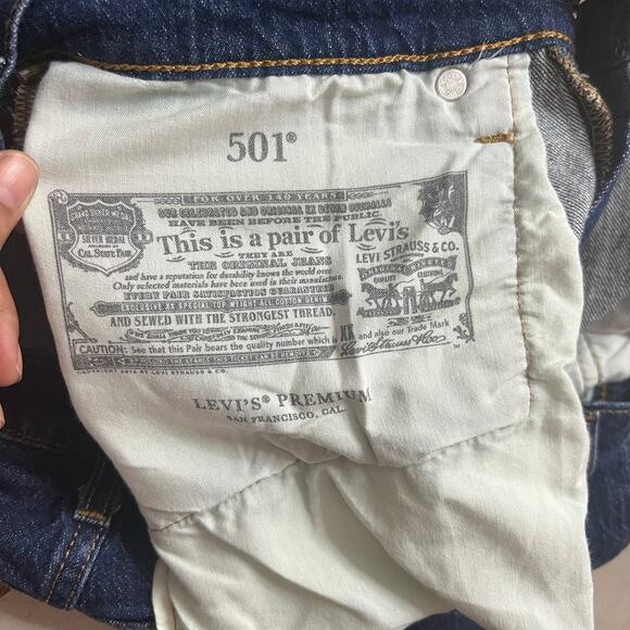 Levi’s Premium 501 Original Fit Button Fly Dark Wash Denim Jeans Women 30x26 - Picture 6 of 13